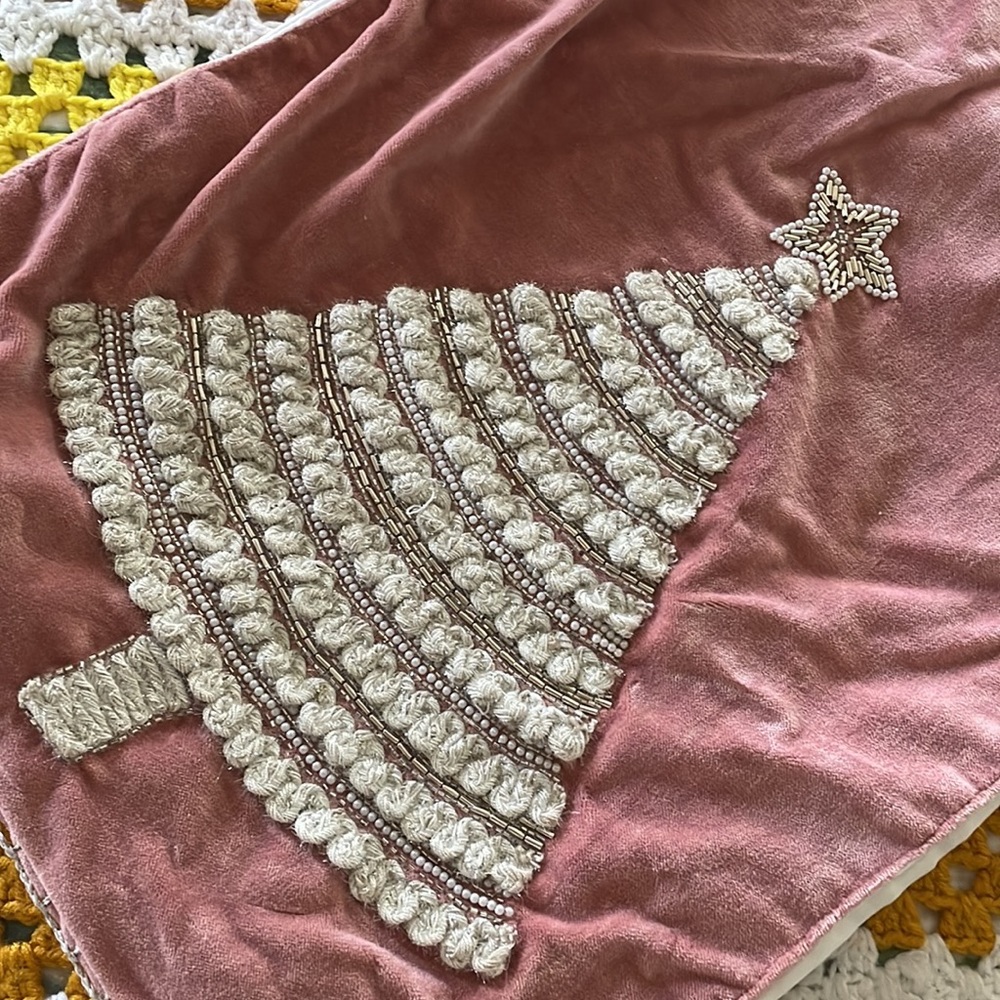 Decorative table runner - Picture 4 of 8